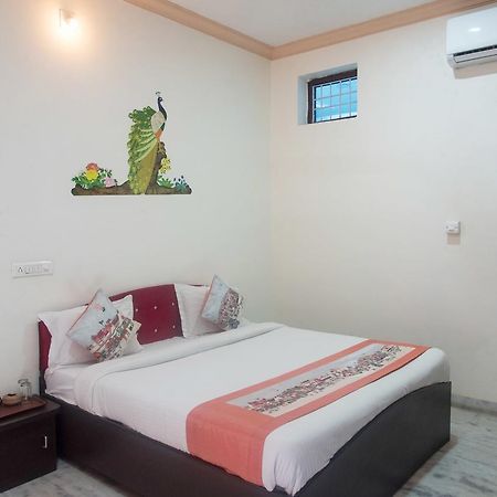 Oyo 11743 Hotel Shree Krishna Udaipur Exteriör bild