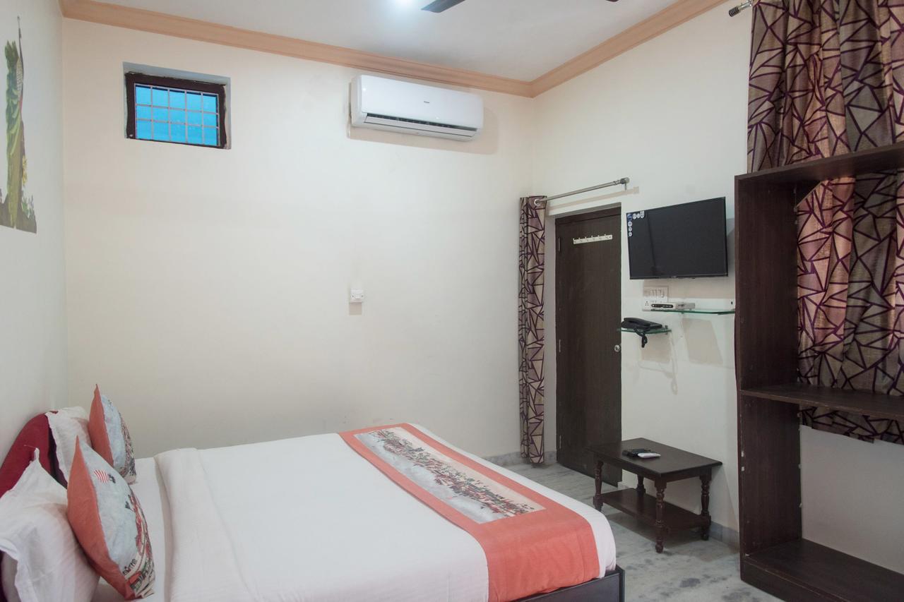 Oyo 11743 Hotel Shree Krishna Udaipur Exteriör bild