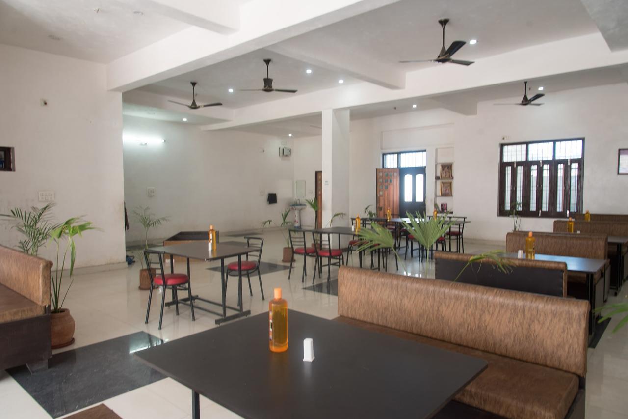 Oyo 11743 Hotel Shree Krishna Udaipur Exteriör bild