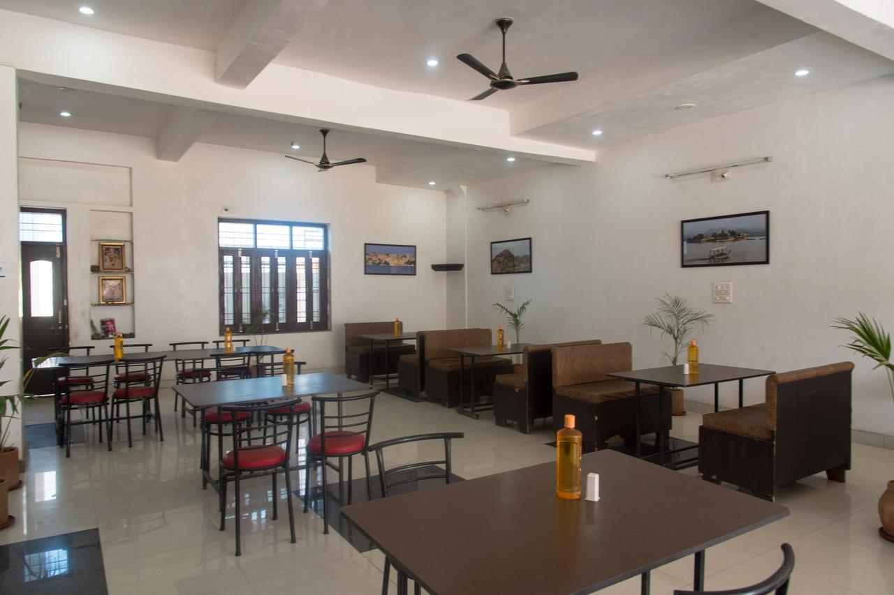 Oyo 11743 Hotel Shree Krishna Udaipur Exteriör bild
