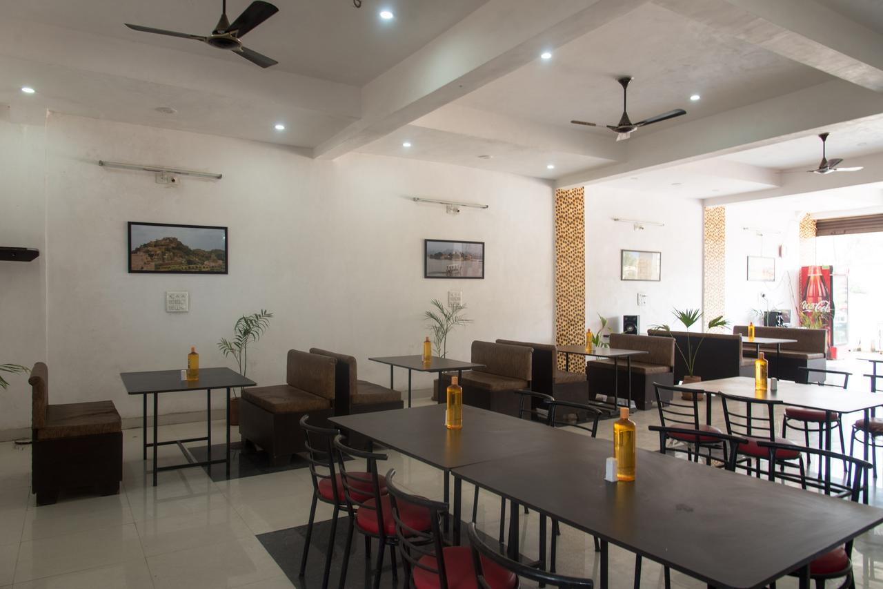 Oyo 11743 Hotel Shree Krishna Udaipur Exteriör bild