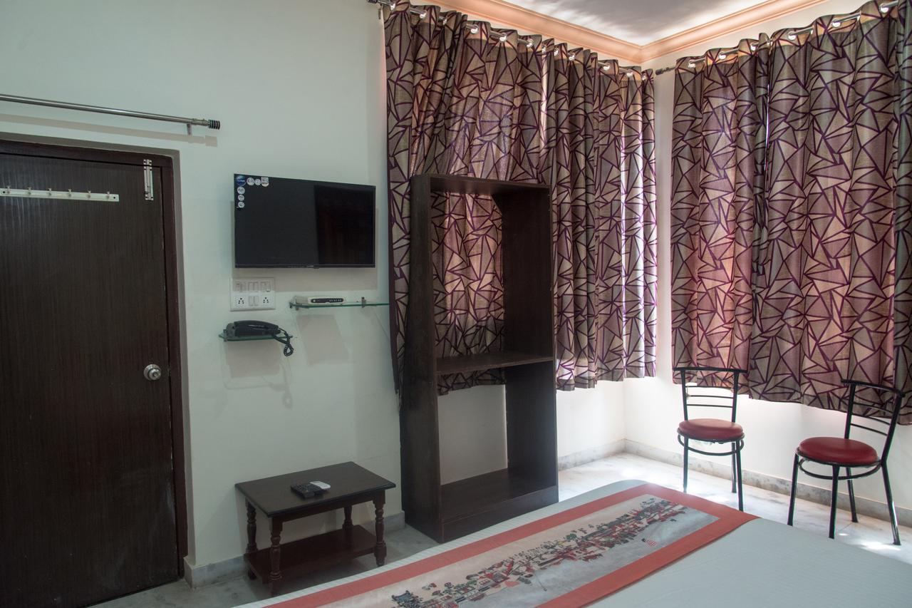 Oyo 11743 Hotel Shree Krishna Udaipur Exteriör bild